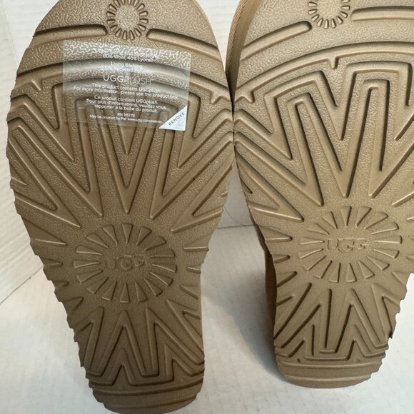 UGG Platform Boot - Picture 12 of 12